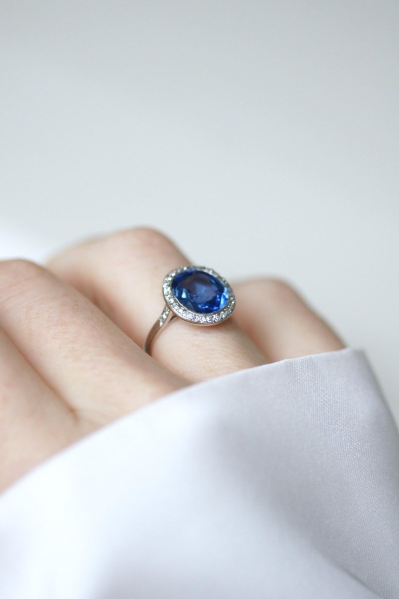 Bague Art Déco Saphir de Ceylan Non Chauffé 4,40 Cts et Diamants - Castafiore