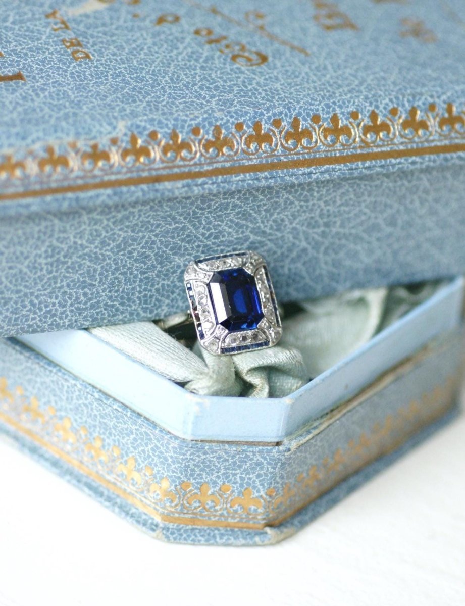 Bague Art Deco Saphir Synthétique Octogonale et Diamants - Castafiore