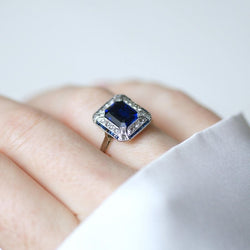 Bague Art Deco Saphir Synthétique Octogonale et Diamants