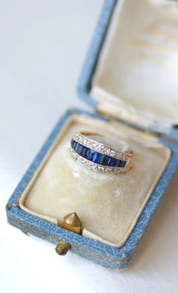 Bague Bandeau Art Deco Saphirs Calibrés et Diamants - Castafiore
