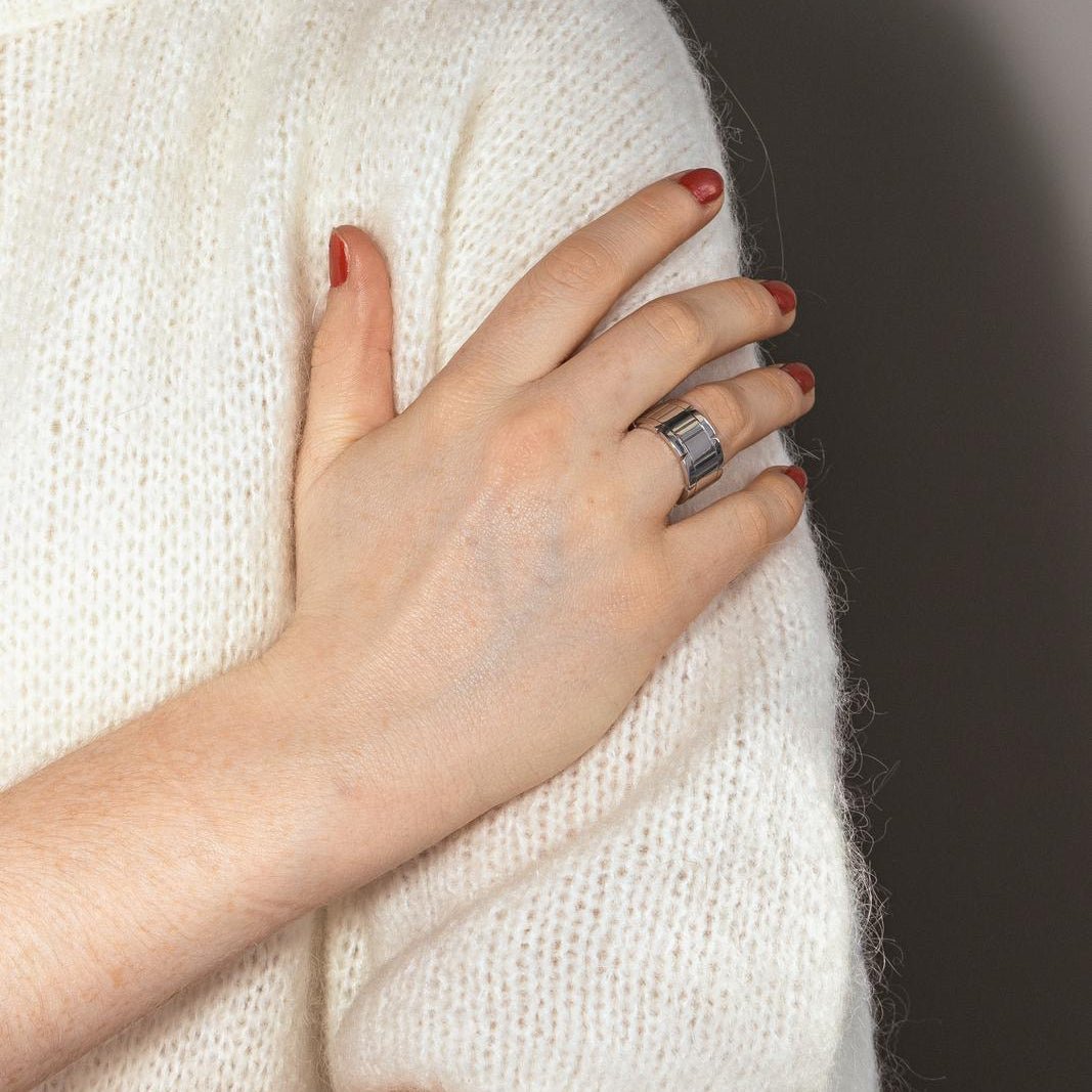 Bague Bandeau CARTIER "Tank" en or blanc - Castafiore