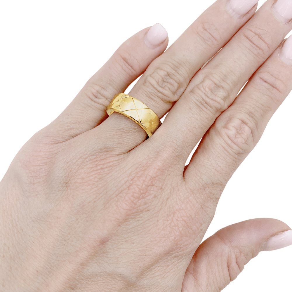 Bague Bandeau CHANEL "Matelassé" en or jaune - Castafiore