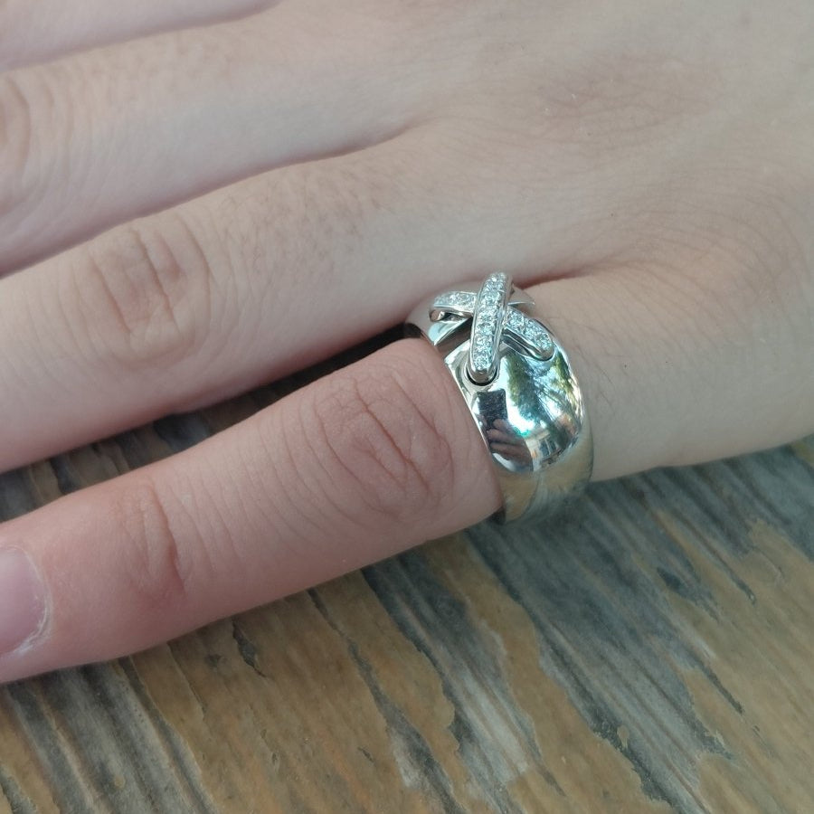 Bague Bandeau CHAUMET en or blanc et diamants - Castafiore