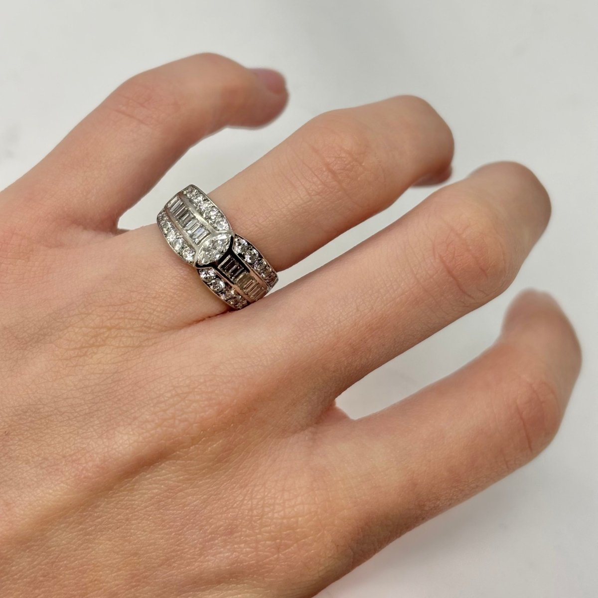 Bague Bandeau en or blanc et diamants - Castafiore