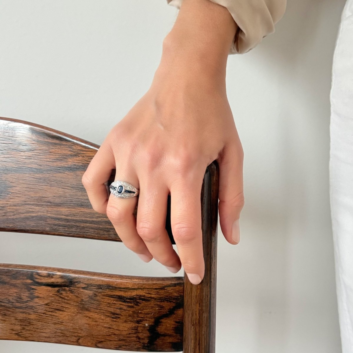 Bague Bandeau en or blanc, saphirs, et diamants - Castafiore