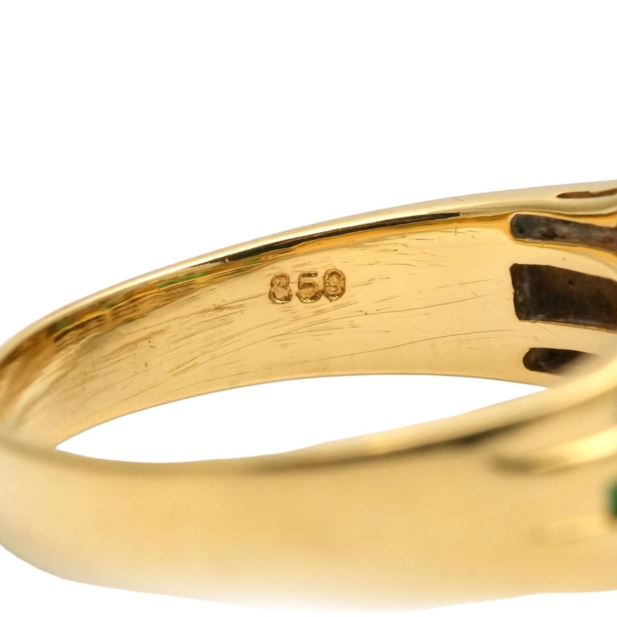 Bague Bandeau en or jaune, émeraudes et diamants - Castafiore