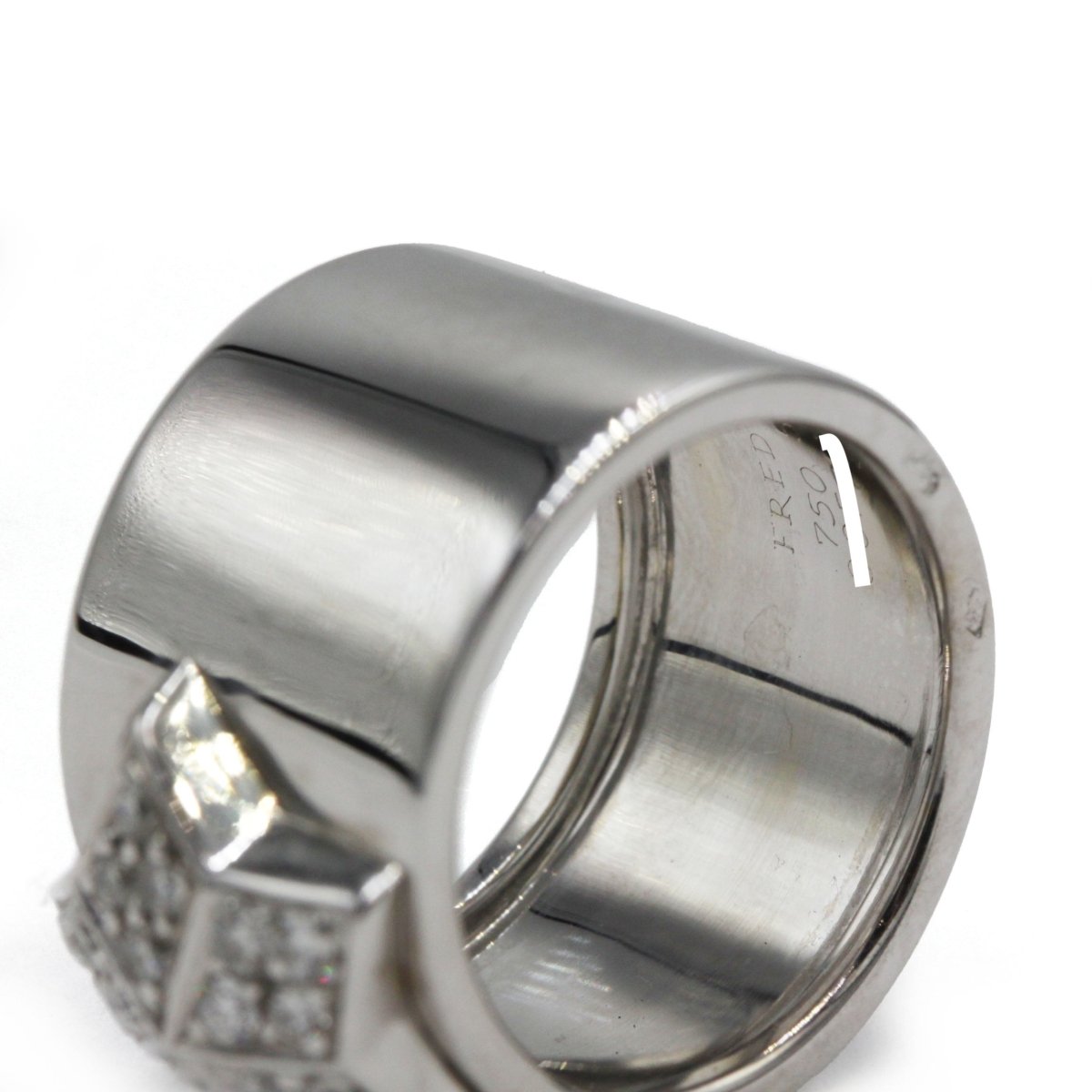 Bague Bandeau FRED "Lucifer" en or blanc et diamants - Castafiore