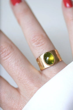 Bague bandeau or rose et cabochon péridot - Castafiore