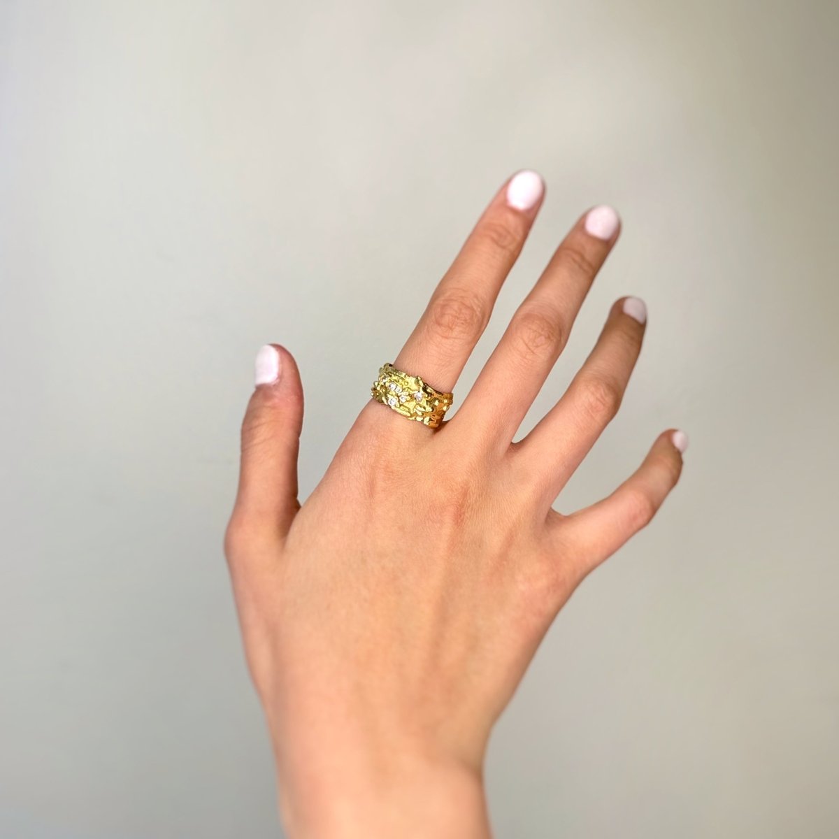Bague Bandeau ROLAND SCHAD en or jaune et diamants - Castafiore