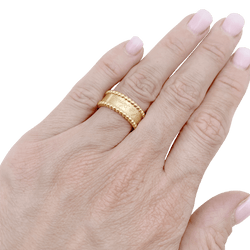 Bague Bandeau VAN CLEEF & ARPELS. "Perlée signature" en or jaune - Castafiore