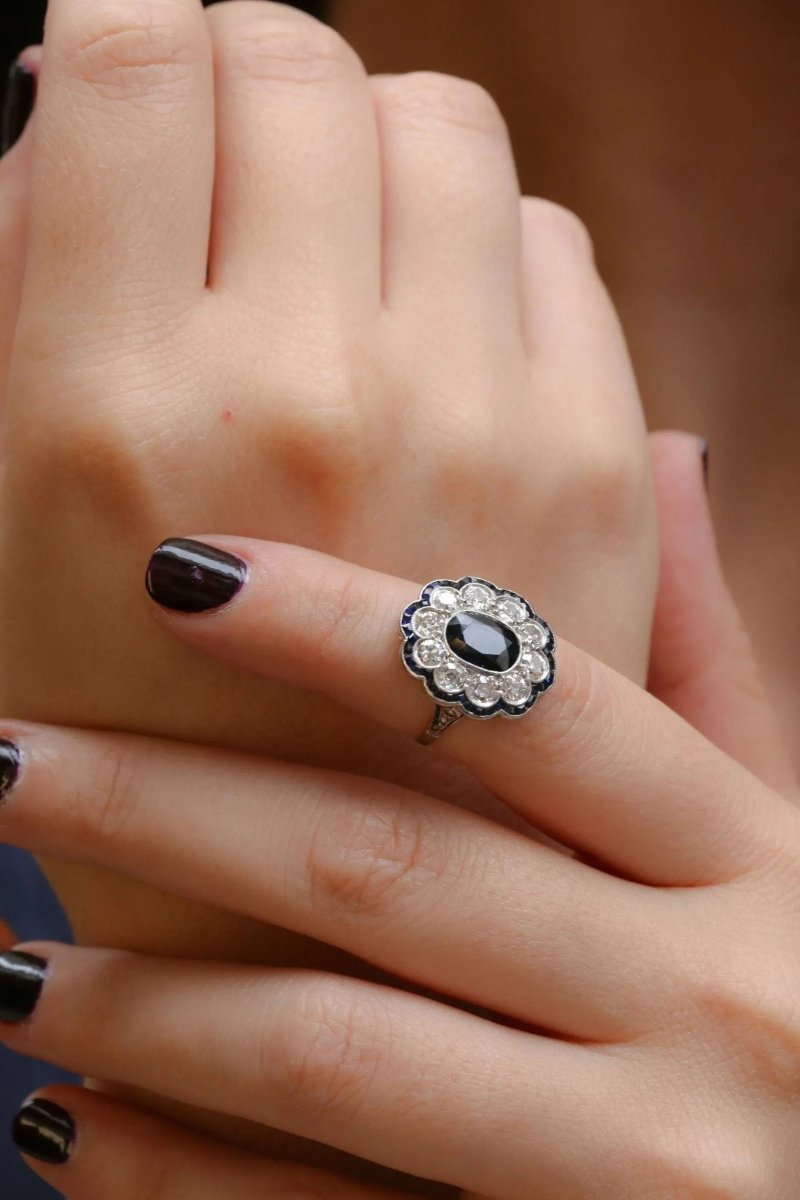 Bague Belle Epoque en platine, saphir et diamants - Castafiore