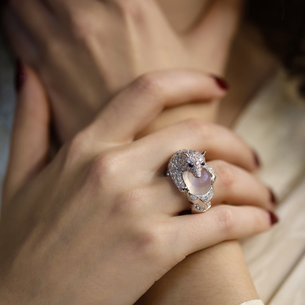 Bague Boucheron " Collection animaux Ours Nanook" de 2021 avec Diamants, pierre de lune en Or gris 18k. Taille 52. Full set - Castafiore