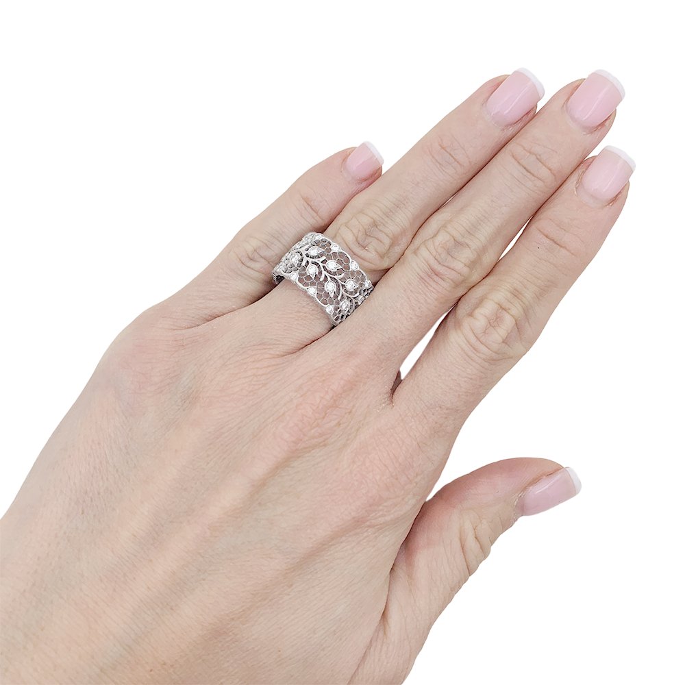 Bague Buccellati "Eternelle Tulle Ramage" or blanc, diamants. - Castafiore