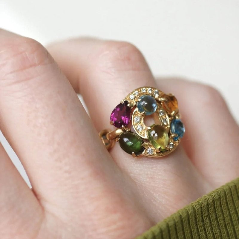 Bague Bvlgari Astrale or jaune, pierres fines et diamants - Castafiore