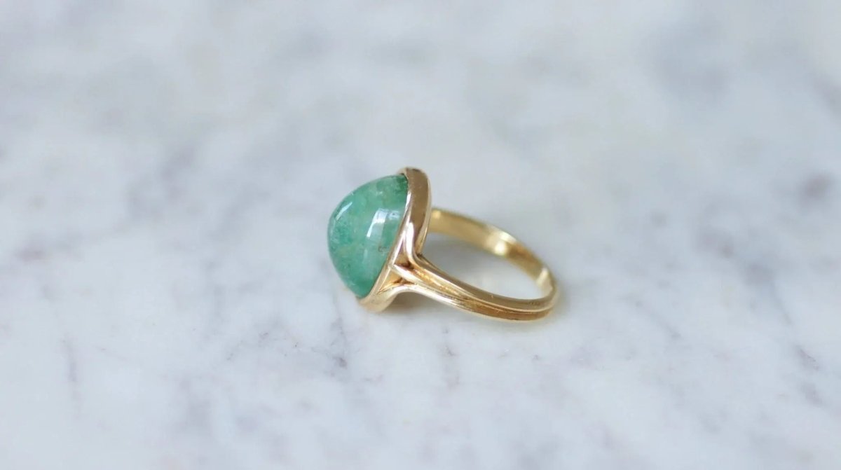 Bague cabochon d'émeraude sur or jaune - Castafiore
