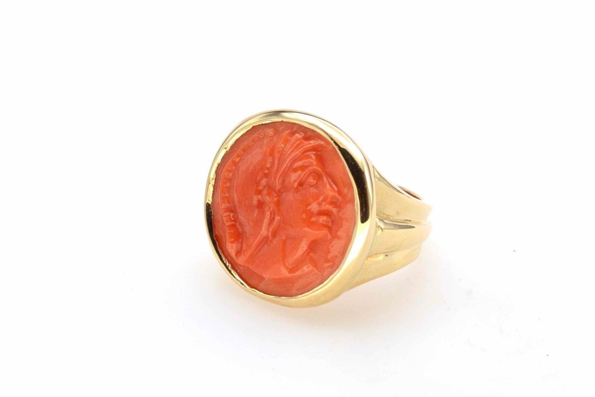 Bague camée corail en or jaune 18k - Castafiore