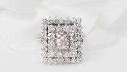 Bague carrée en or blanc et diamants - Castafiore