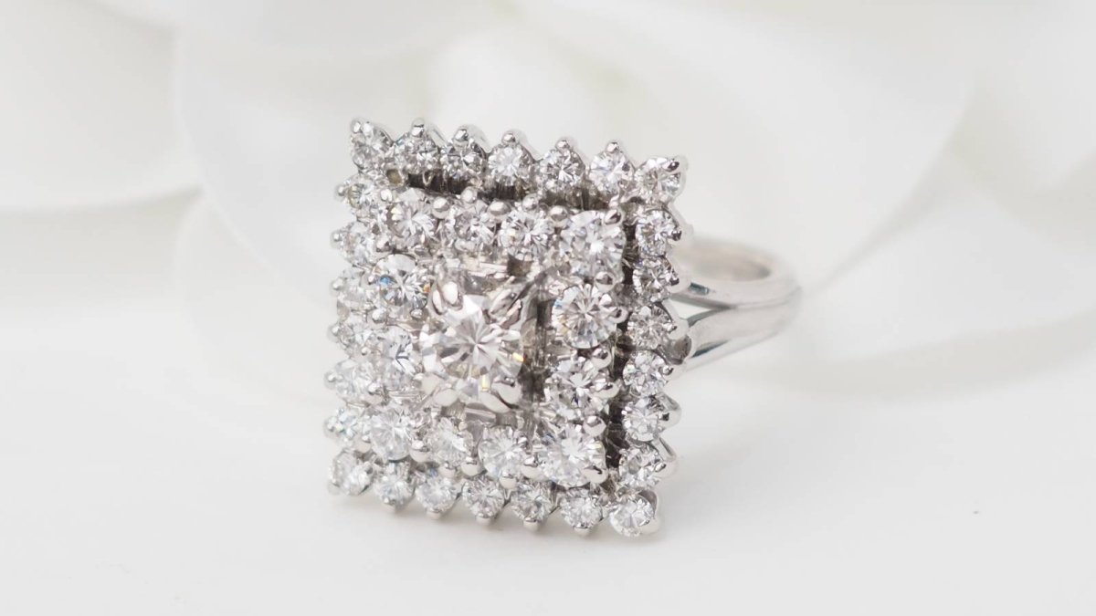 Bague carrée en or blanc et diamants - Castafiore