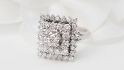 Bague carrée en or blanc et diamants - Castafiore