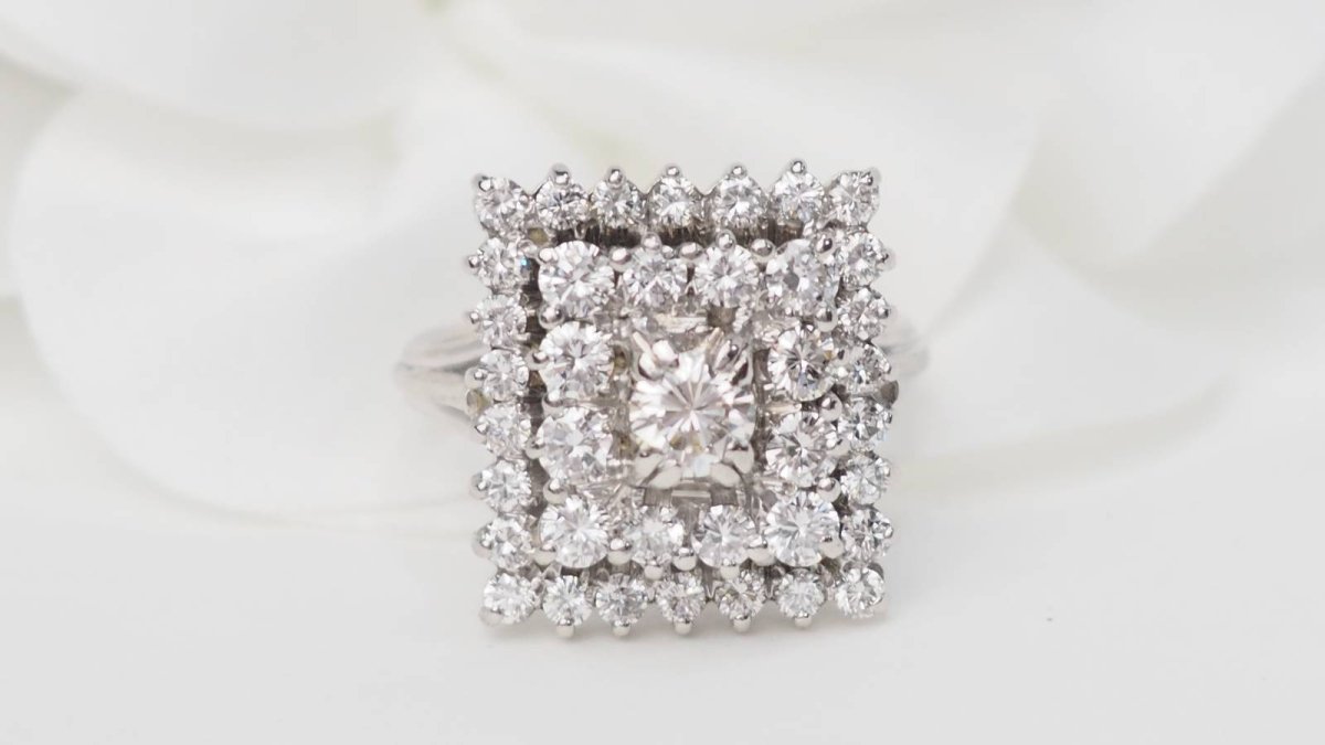Bague carrée en or blanc et diamants - Castafiore
