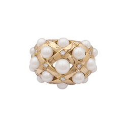 Bague CHANEL, "Baroque" en or jaune, perles et diamants. - Castafiore