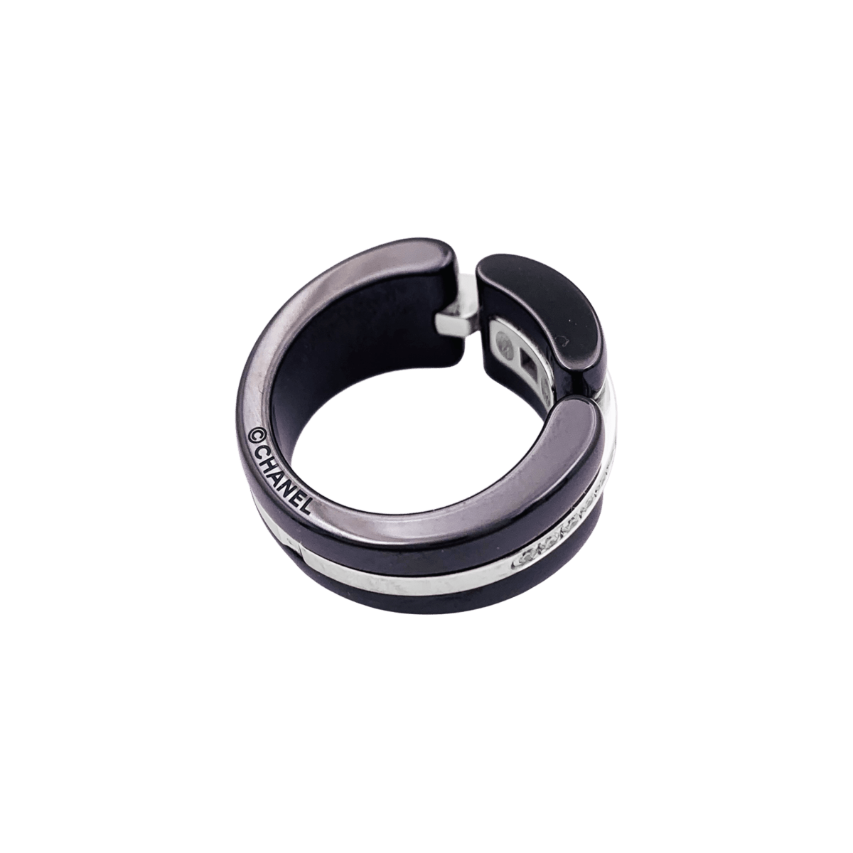 Bague CHANEL "Ultra" en or blanc, céramique noire et diamants - Castafiore