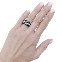 Bague CHANEL "Ultra" en or blanc, céramique noire et diamants - Castafiore