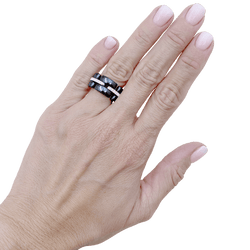 Bague CHANEL "Ultra" en or blanc, céramique noire et diamants - Castafiore
