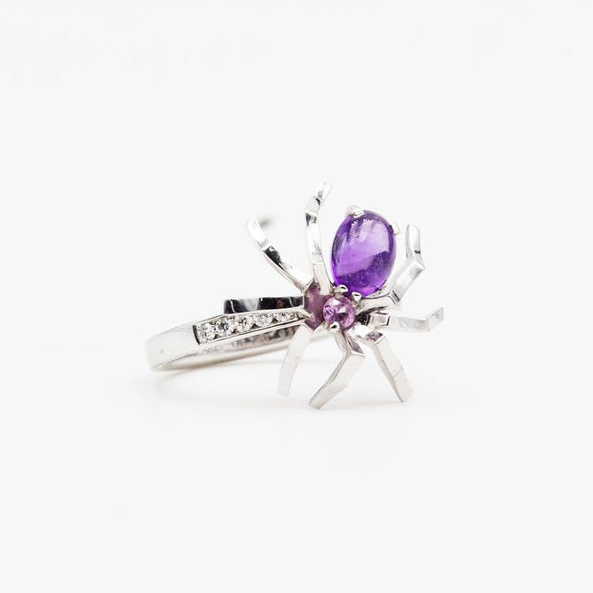 Bague CHAUMET Araignée "Attrape moi si tu m'aimes" en or blanc, améthyste, saphir rose et diamants - Castafiore