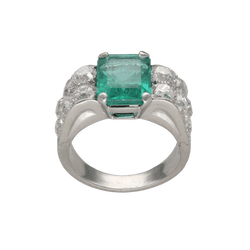 Bague CHAUMET en platine, émeraude et diamants - Castafiore