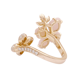 Bague CHAUMET Hortensia Aube rosée en or rose diamants saphir rose opales roses - Castafiore