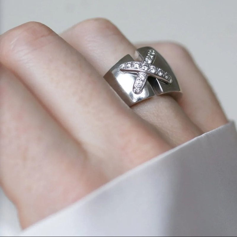 Bague Chaumet Liens croisés XL or blanc diamants - Castafiore