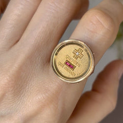 Bague Chevalière AUGIS en or jaune, rubis et diamant