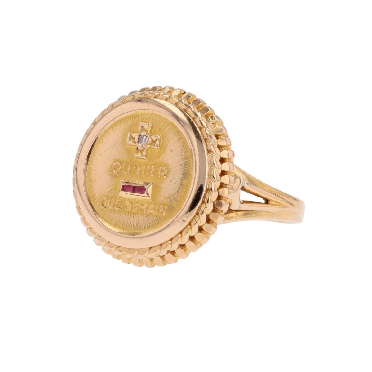 Bague Chevalière AUGIS en or jaune, rubis et diamant - Castafiore