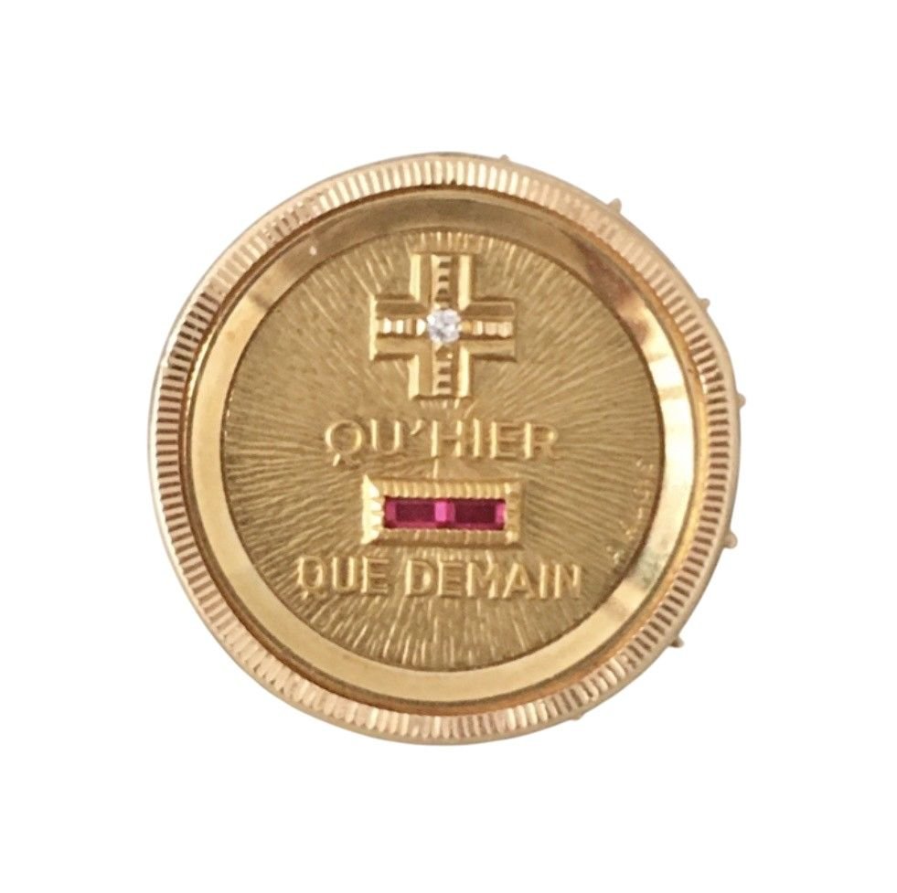 Bague Chevalière AUGIS en or jaune, rubis et diamant