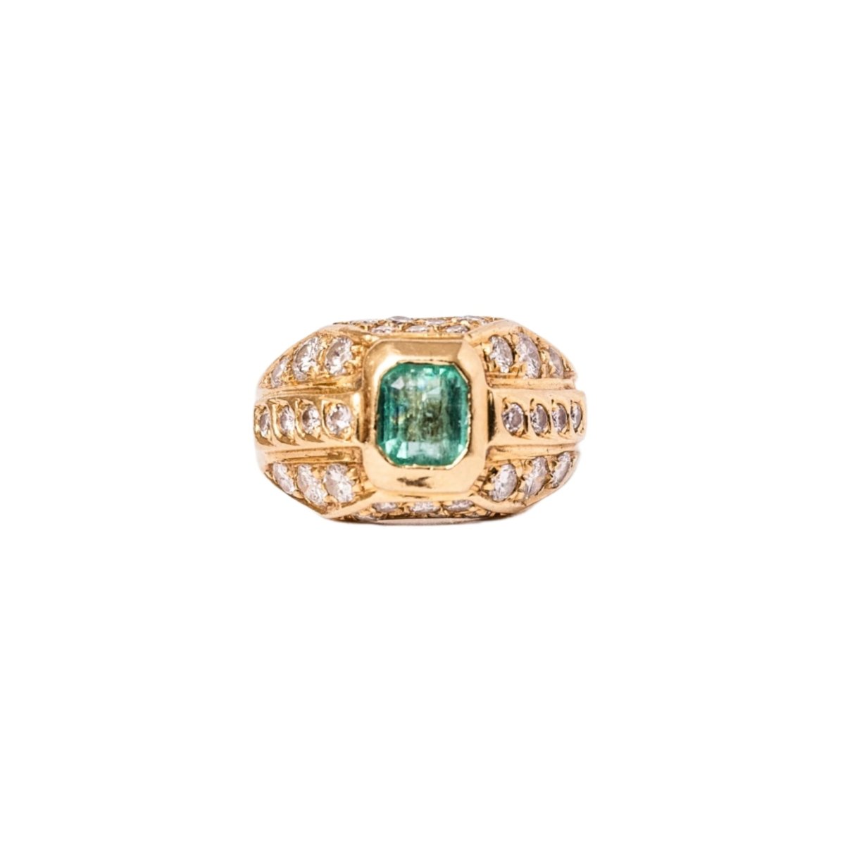 Bague Chevalière en or jaune, émeraude et diamants - Castafiore