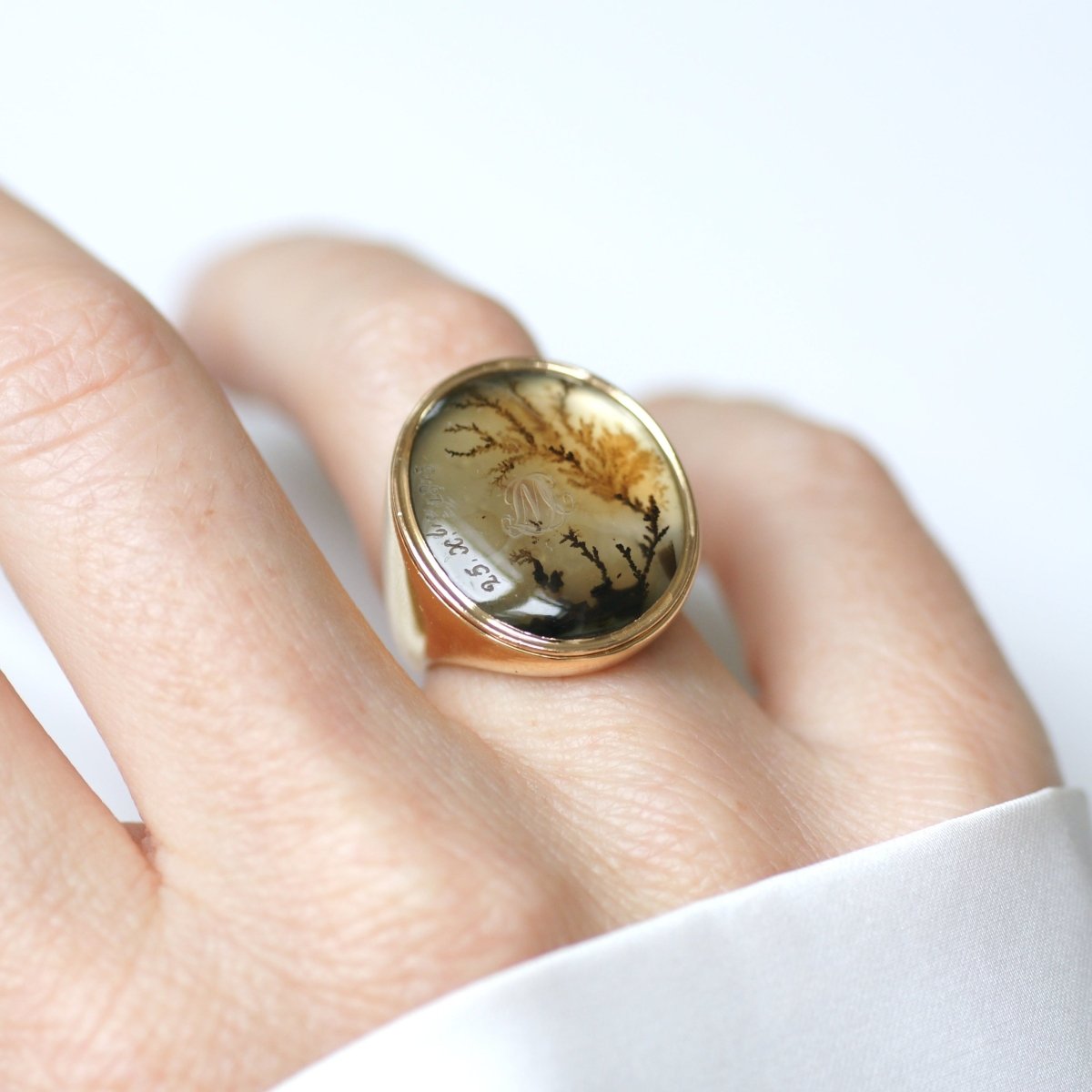 Bague Chevalière en or jaune et agate - Castafiore