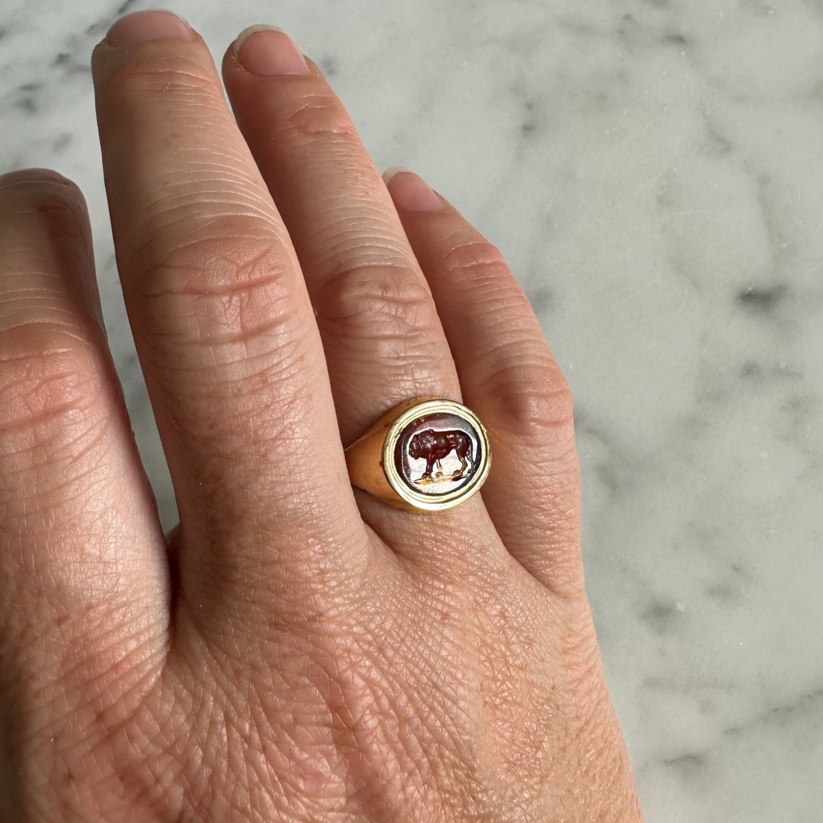 Bague chevalière en or jaune et verre - Castafiore