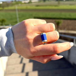Bague Chevalière en or jaune, lapis - lazuli et diamants - Castafiore