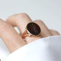 Bague Chevalière en or rose et cornaline - Castafiore