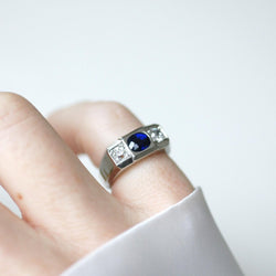 Bague Chevalière en platine, saphir, et diamants - Castafiore