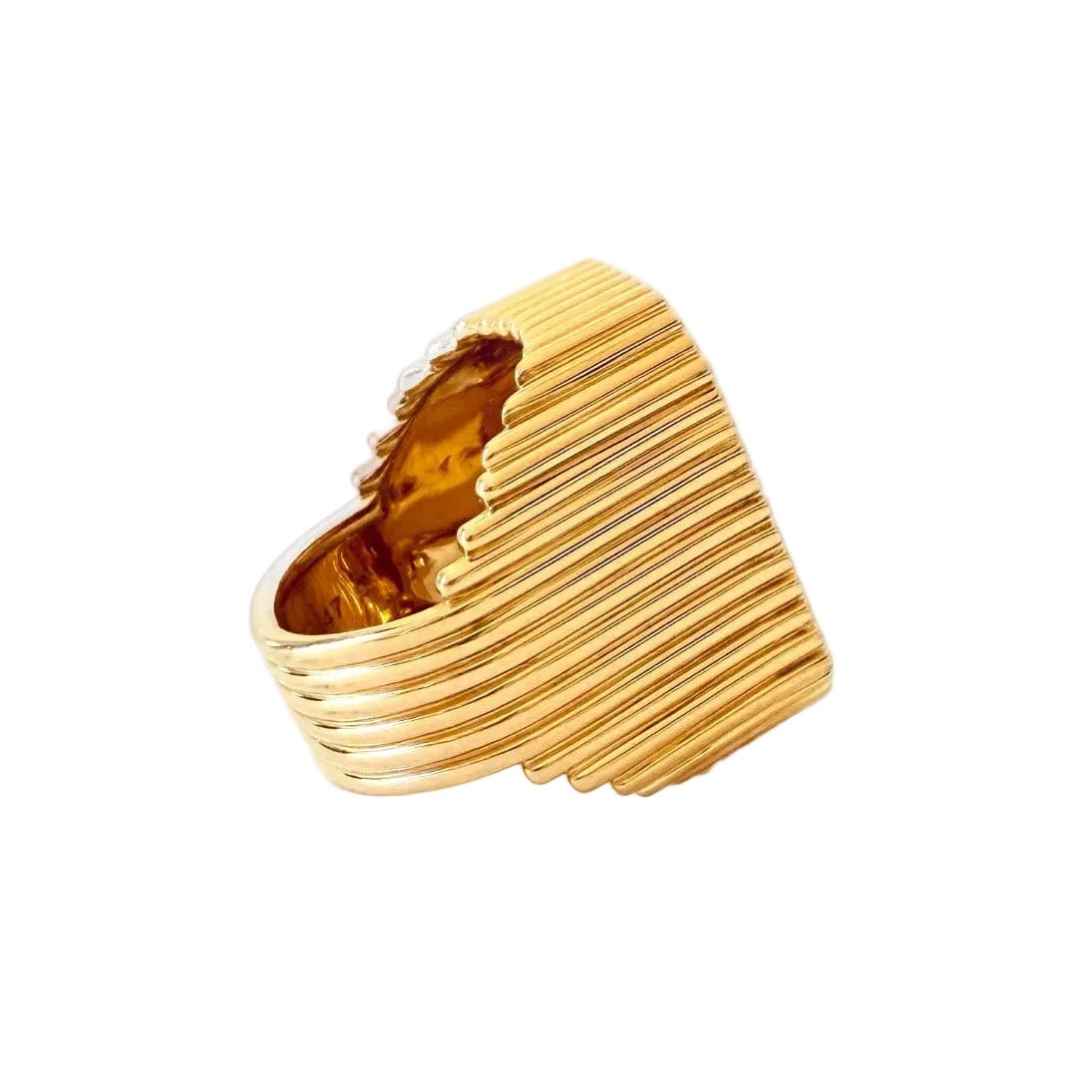 Bague Chevalière MARIE LICHTENBERG "Heart Mini Scap" en or jaune, émail et diamants - Castafiore