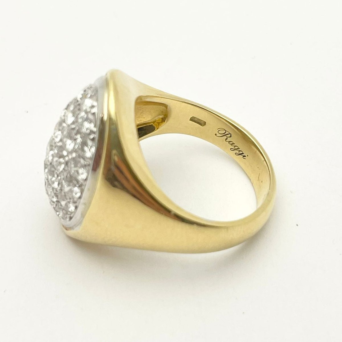 Bague Chevalière RAGGI en or jaune et diamants - Castafiore