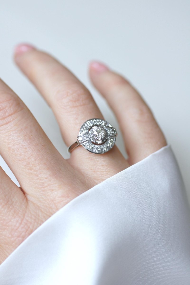 Bague Cible Art Déco Diamants 1,05 Cts sur Or blanc et Platine - Castafiore