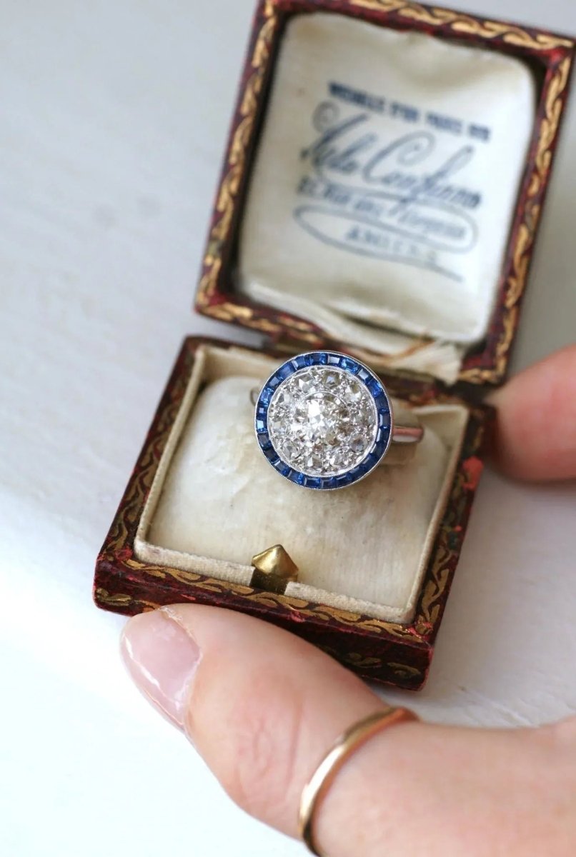 Bague Cible Art Deco Saphirs et Diamants - Castafiore