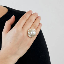 Bague Cocktail BUCHERER en or jaune, perle et diamants - Castafiore
