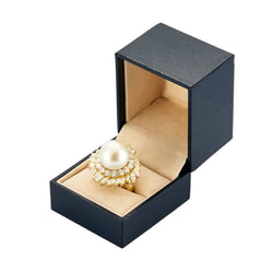 Bague Cocktail BUCHERER en or jaune, perle et diamants - Castafiore