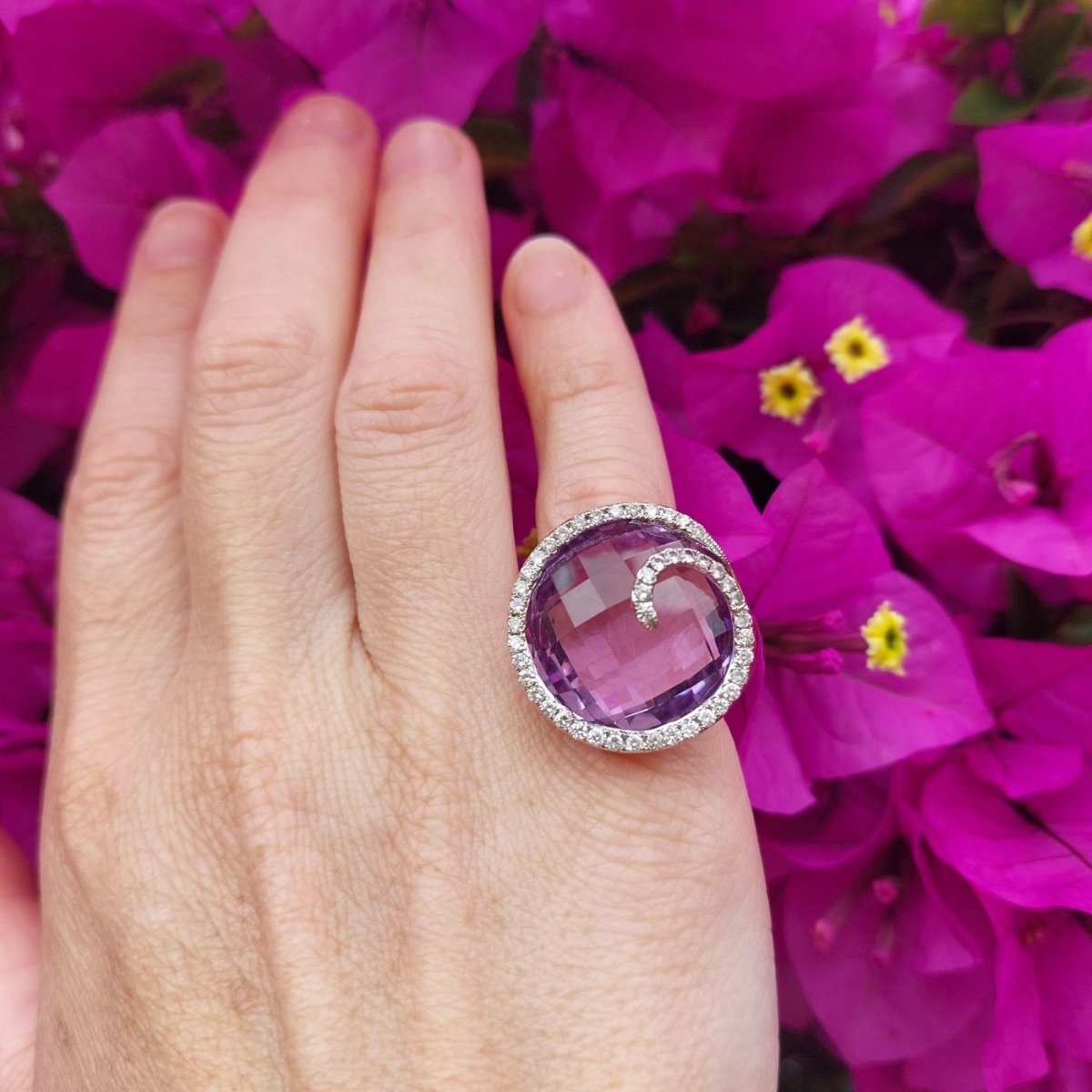 Bague Cocktail en or blanc, or rose, améthyste et diamants - Castafiore