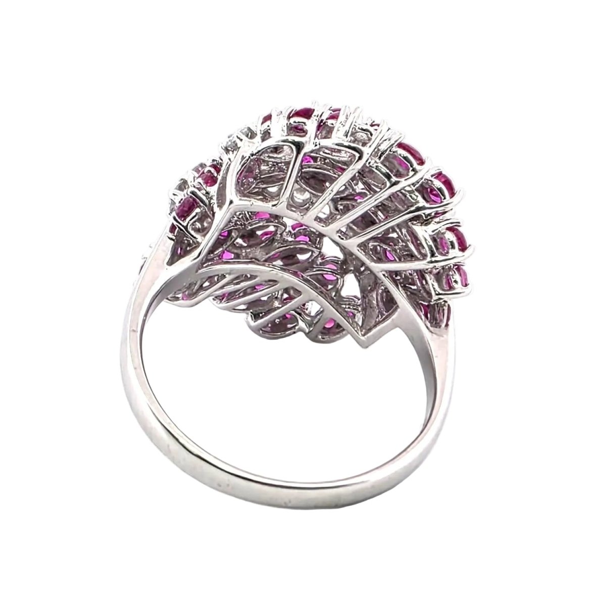 Bague Cocktail en or blanc, rubis et diamants - Castafiore