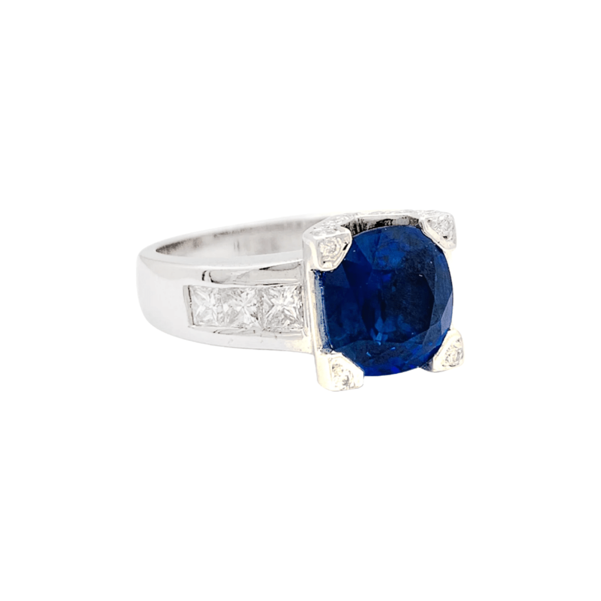 Bague Cocktail en or blanc, saphir, diamants. - Castafiore